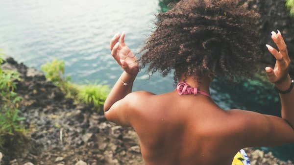 Conseils et astuces pour vos cheveux crépus : guide essentiel